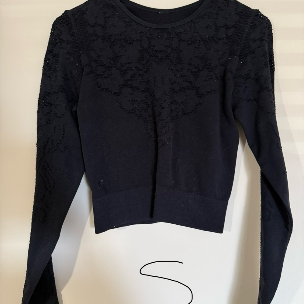 Fabletics Black Fitted Crop Blouse with Long Sleeves